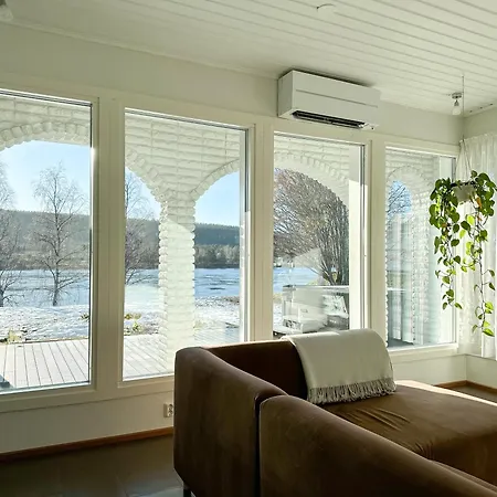 Aurora Riverside By Booklapland Villa *