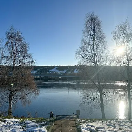 Villa Aurora Riverside By Booklapland *